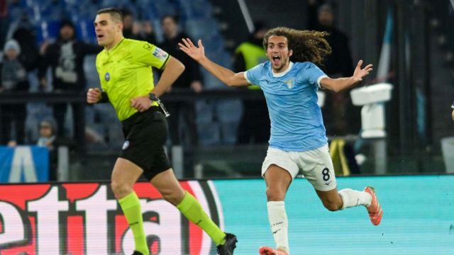 “Fermatevi, è imbarazzante”. Lotito insultato dai tifosi