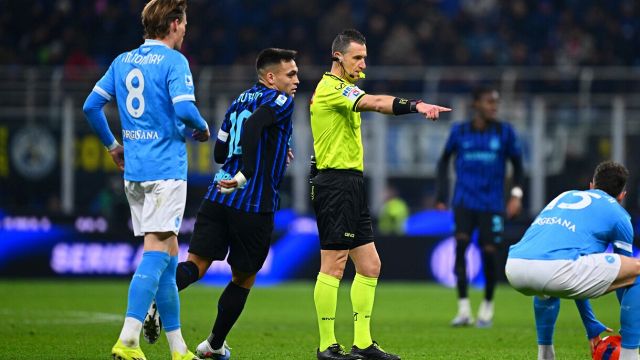 Doveri promosso o bocciato? L'arbitraggio all'inglese scatena i tifosi