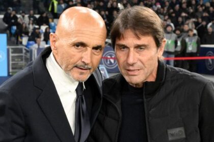 prima il video sui social (con gaffe), poi la battuta al veleno in conferenza