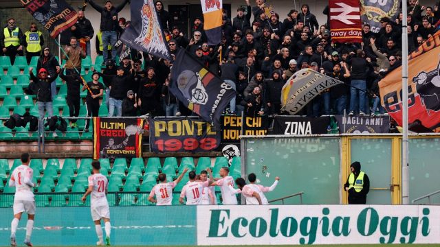 delirio sannita al 91’ nella nebbia, ospiti in dieci furiosi, succede di tutto