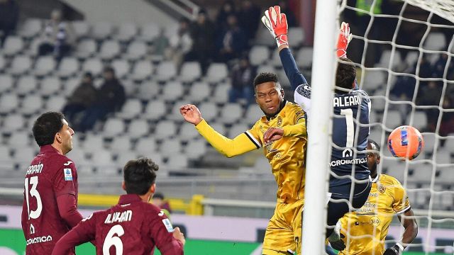 il Var condanna i granata, Zaniolo sbaglia, segna e s'arrabbia