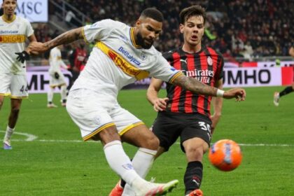 rigore negato, proteste a San Siro. Marelli chiarisce e bacchetta Zufferli, il web s’infiamma