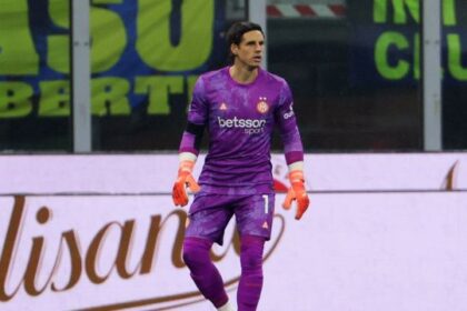 altra papera dello svizzero e Moreo ringrazia. La reazione di Chivu, tifosi furiosi