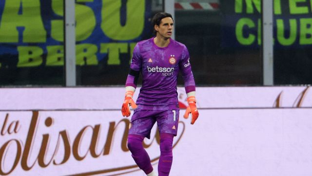 altra papera dello svizzero e Moreo ringrazia. La reazione di Chivu, tifosi furiosi