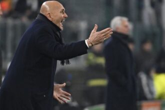 "Ti devi svegliare". E i tifosi bianconeri applaudono