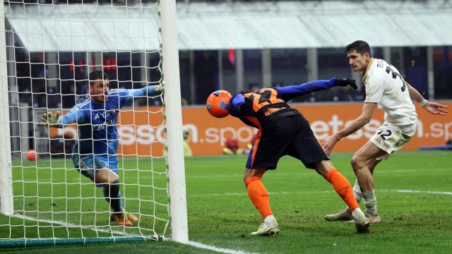 dubbi sul mani da rigore ma Pio ne chiede altri due e uno anche Zielinski, manca anche un rosso