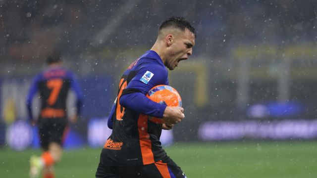 Sommer si addormenta, Lautaro no. Esposito bomber, Dimarco cambia il match