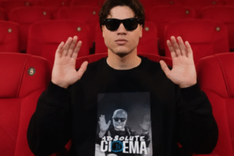 Napoli, De Laurentiis in posa come Scorsese nella nuova linea di felpe