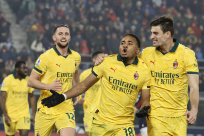 Il Milan vince, diverte e torna da Bologna con un Nkunku in più - Calcio