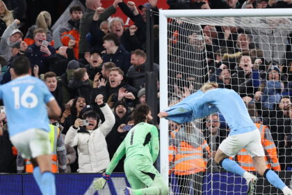 Premier League: il City vince in rimonta in casa del Liverpool e torna in corsa per il titolo - Calcio