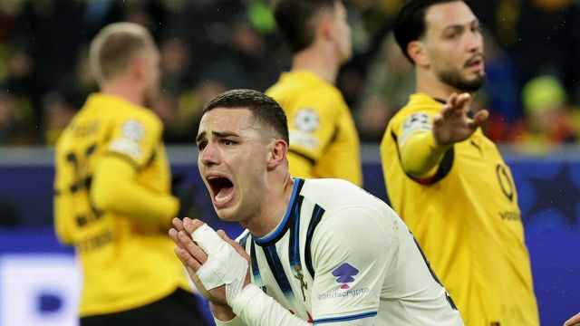 polemiche ancor prima dell’inizio, l’arbitro sorvola su tre rigori