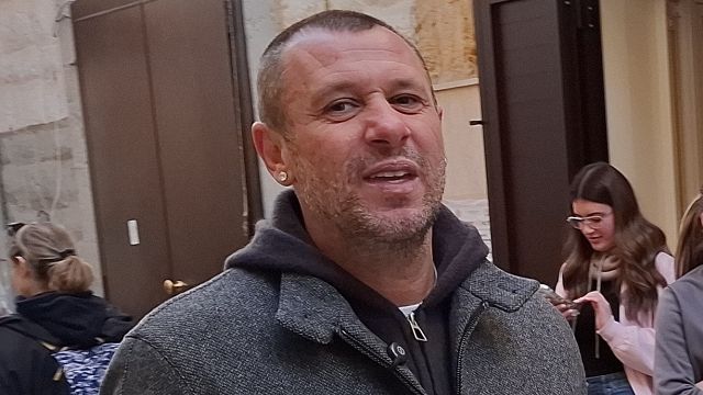 Cassano torna a Bari ma spiazza i tifosi: "Tenetevi stretto De Laurentiis". Scoppia la contestazione