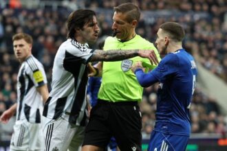 Chiffi al Var stavolta tace, Massa non vede un rigore e ne dà un altro