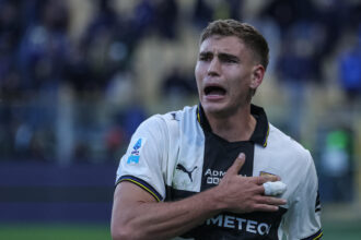 Il Parma batte il Verona all'ultimo respiro, pari tra Cremonese e Genoa - Calcio