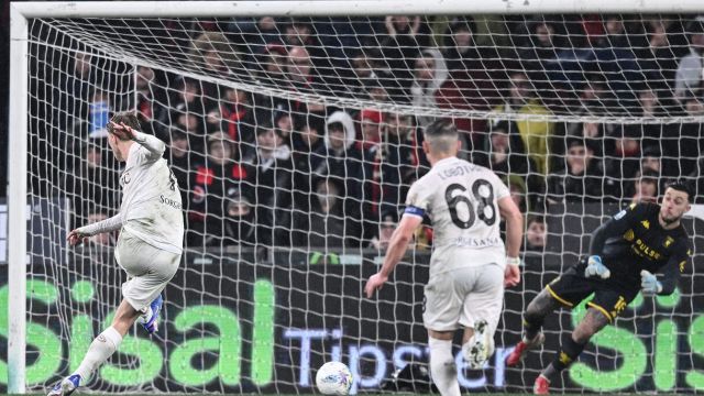 i rigorini di Marassi infiammano il web, Var ancora nel caos