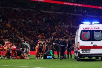 Tragedia sfiorata in Galatasaray-Istanbulspor, Yilmaz ha salvato la vita a Kutucu: cosa è successo