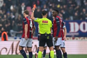 l'arbitro cambia idea e caccia il rosso dopo soli 20' a Pobega