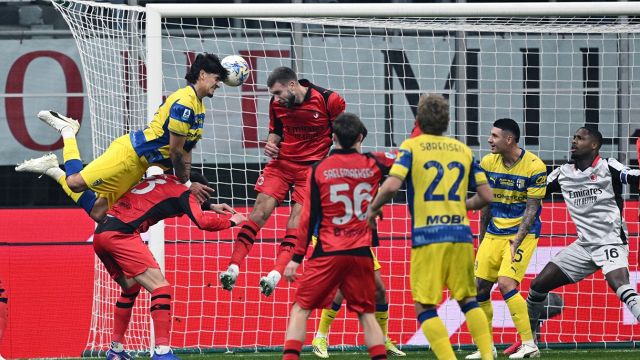 il gol del Parma di Troilo e il mancato rigore su Leao scatenano la bufera