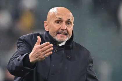 bacchetta i bianconeri e scatena un battibecco in tv 