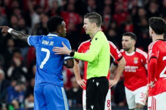 Vinicius accusa Prestianni, gara ferma per 10’. Nel finale espulso Mourinho