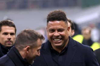 il Meazza celebra l’ex Ronaldo, ma che imbarazzo il siparietto del Fenomeno con Capello