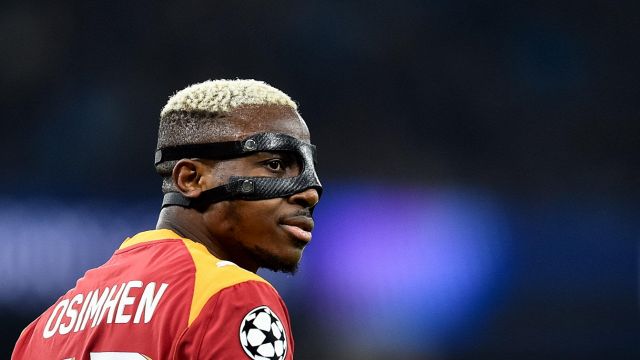 Il Galatasaray spaventa la Juventus sul prezzo per Osimhen, prenota Calhanoglu dall’Inter e serve un assist a De Laurentiis   