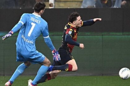 il Var pesca i rigori al 1’ e al 98’, succede di tutto tra gialli, rossi e strafalcioni