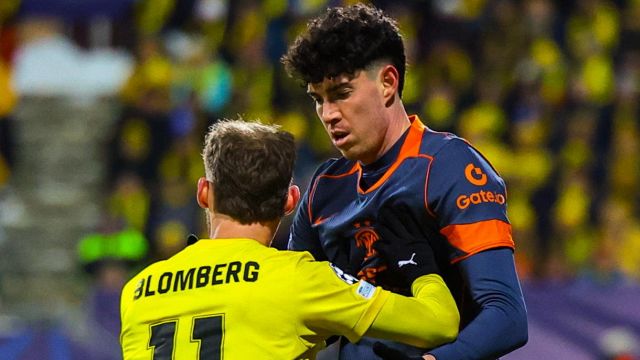 il gesto che scatena la polemica, Ferrara severo