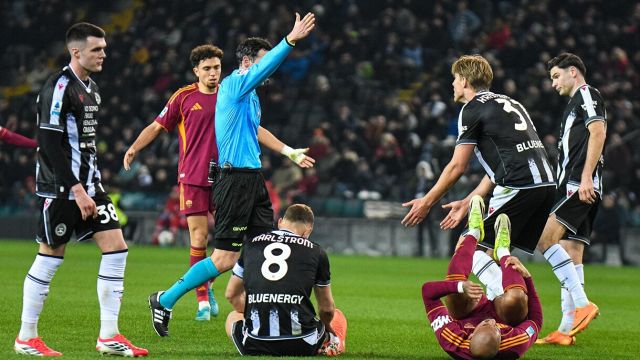 che proteste sul gol partita, una rete annullata al 91’, pioggia di gialli e di polemiche
