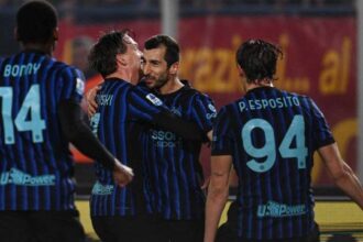 Mkhitaryan-Akanji, è fuga per la vittoria. I cambi di Chivu fanno crollare il muro salentino