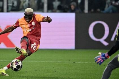 Osimhen gela i bianconeri ai supplementari. Male Zhegrova e David, il cuore non basta