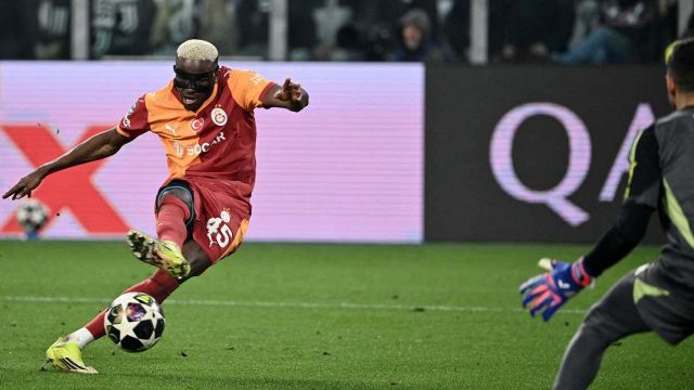 Osimhen gela i bianconeri ai supplementari. Male Zhegrova e David, il cuore non basta