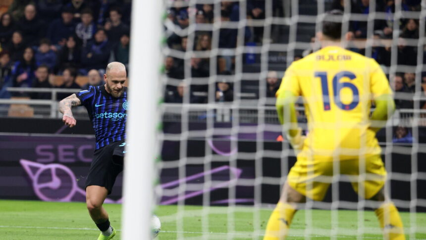 Calcio: Dimarco, i miei sono bei numeri ma senza titoli contano poco - Calcio