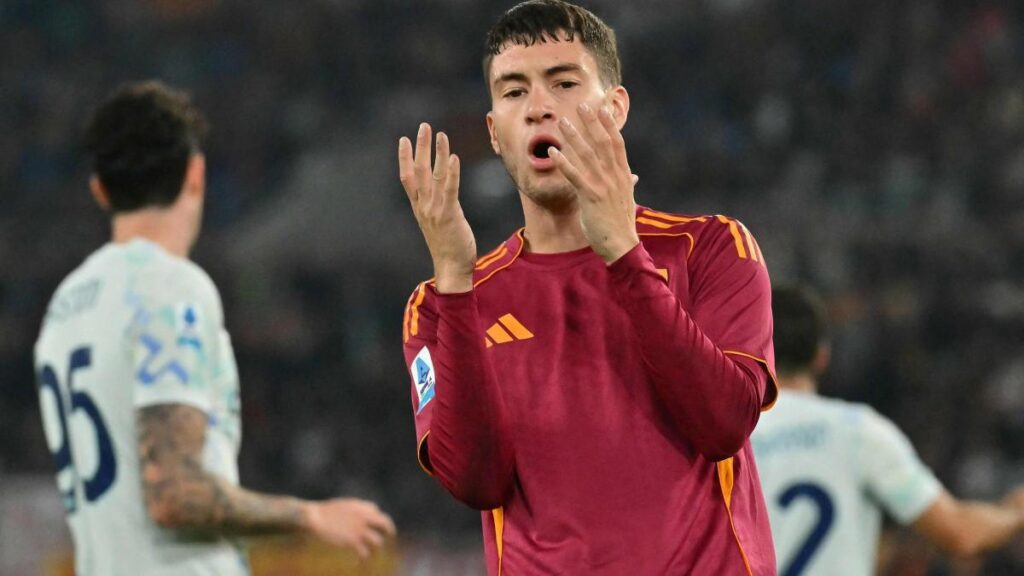 Roma, Soulé posta una canzone contro la Polizia. Il Siulp: "E il club condivide?"