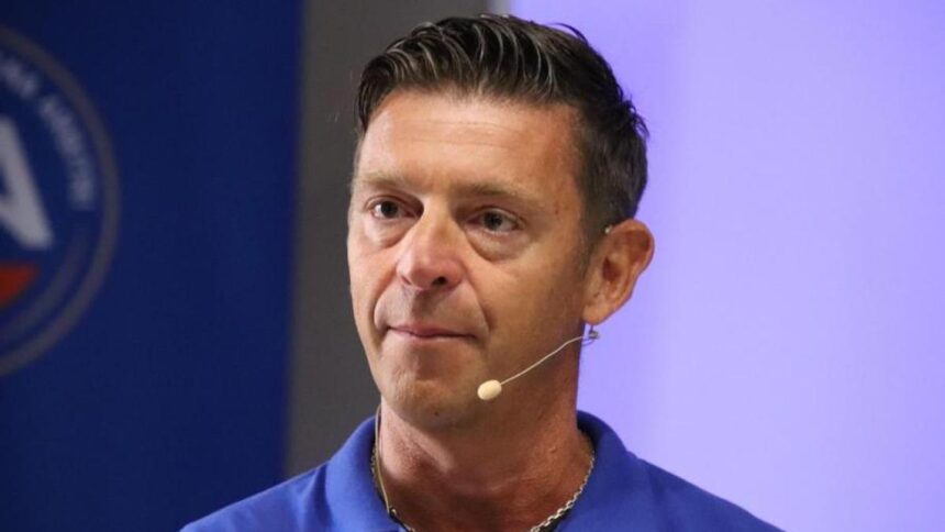 Rocchi scortato dai Carabinieri a Carrara: urla e insulti contro il designatore arbitrale