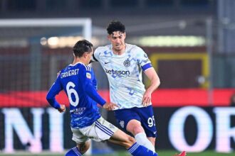 Bastoni fischiato anche in Como-Inter: come a Lecce il nerazzurro preso di mira