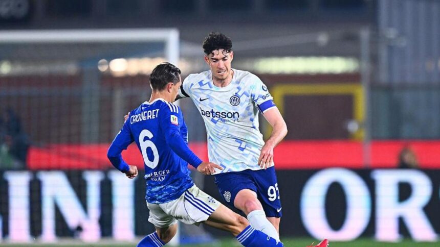 Bastoni fischiato anche in Como-Inter: come a Lecce il nerazzurro preso di mira