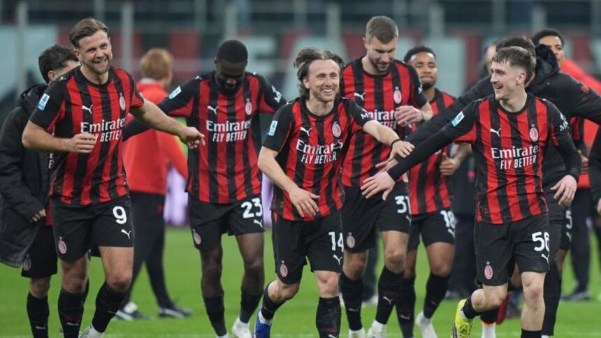 Modric, il coro dei compagni del Milan dopo la vittoria nel derby