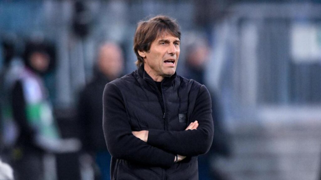 Napoli, Conte, una pausa nazionale dopo: dal #conteout a "torna e vinciamo lo scudetto"