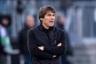 Napoli, Conte, una pausa nazionale dopo: dal #conteout a "torna e vinciamo lo scudetto"