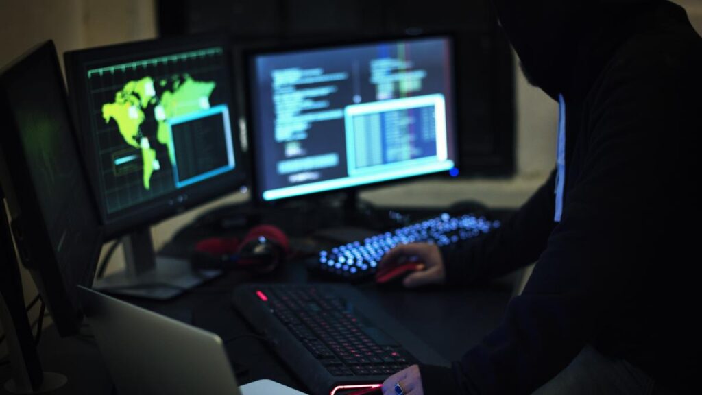 Pirateria audiovisiva, con frodi digitali sottratti 1.200 euro pro capite