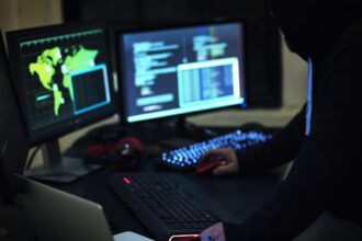 Pirateria audiovisiva, con frodi digitali sottratti 1.200 euro pro capite