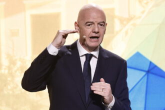 Infantino, i giocatori che si coprono la bocca andrebbero squalificati - Calcio