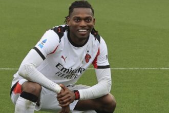 un gol nel derby per fare la pace e una firma per entrare nella storia