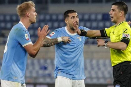 “Ci stiamo giocando la vita”, la protesta di Cataldi con l’arbitro. La verità sul gol annullato