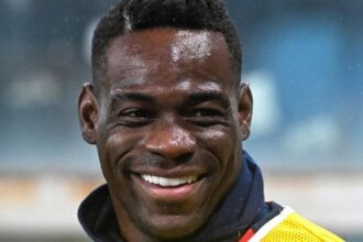 Mario Balotelli si allena con il Chievo Verona, la guerra blocca il rientro a Dubai e all'Al-Ittifaq