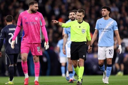 rigore più rosso e 4 gol annullati, Turpin fa infuriare Gigio e Guardiola