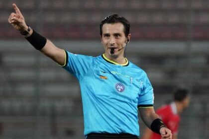 espulso minaccia e strattona l'arbitro, il fratello di Maresca