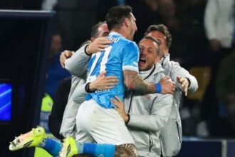 Hojlund, Politano e i cambi salvano Conte. Che paura per Banda, sviene in campo