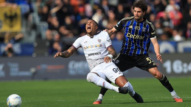 La Penna torna un mese dopo caso Bastoni, due rossi e stavolta la simulazione la vede